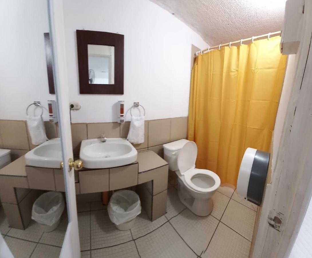 Global Airport Inn Free Shuttle Guatemala City Exterior foto