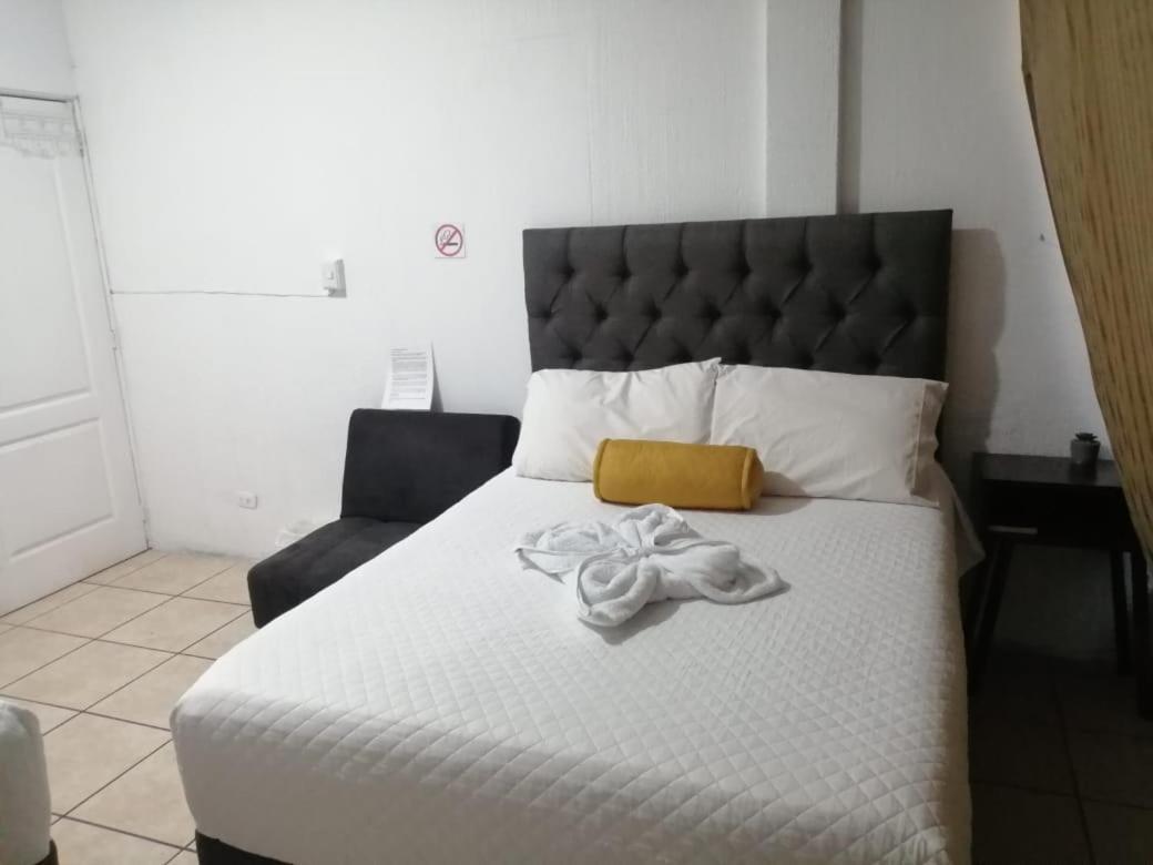 Global Airport Inn Free Shuttle Guatemala City Exterior foto