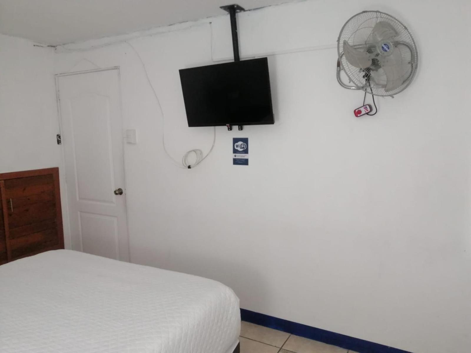Global Airport Inn Free Shuttle Guatemala City Exterior foto